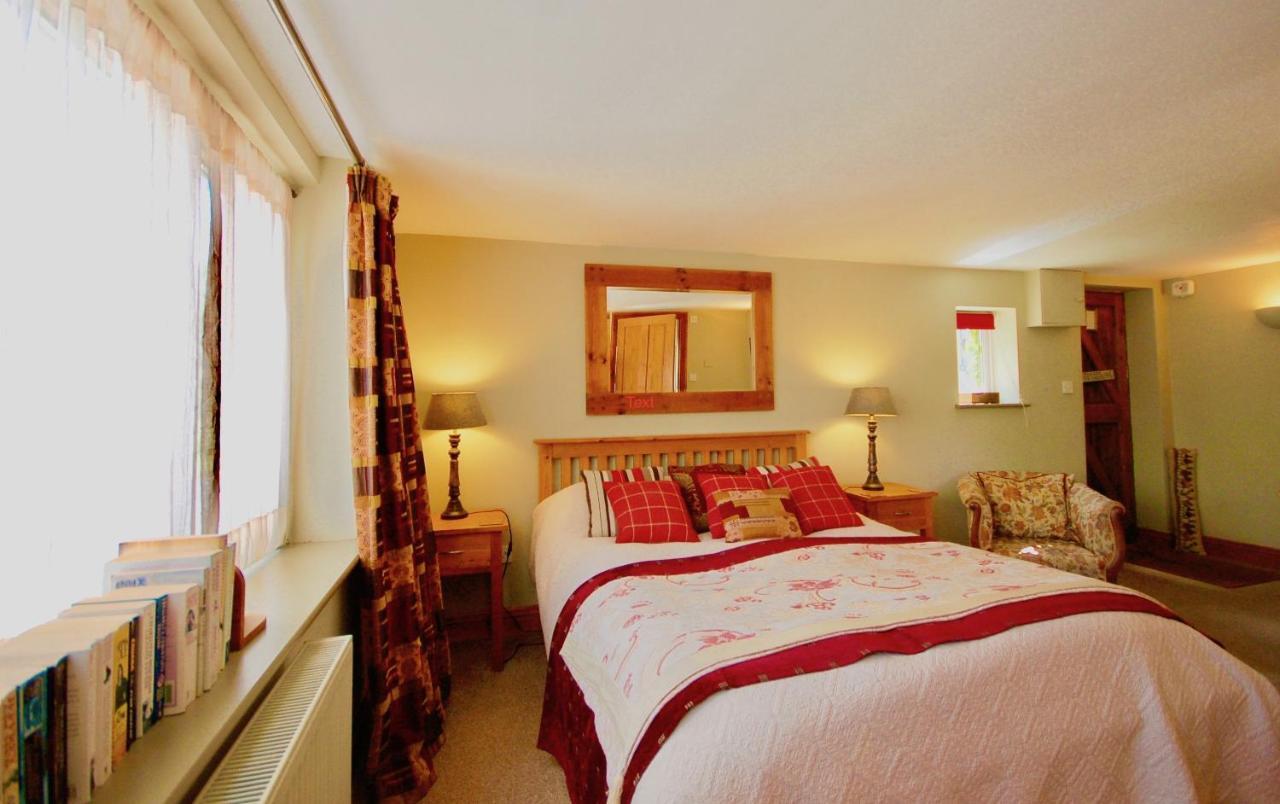 The Old Forge Bed & Breakfast East Kennett Екстериор снимка