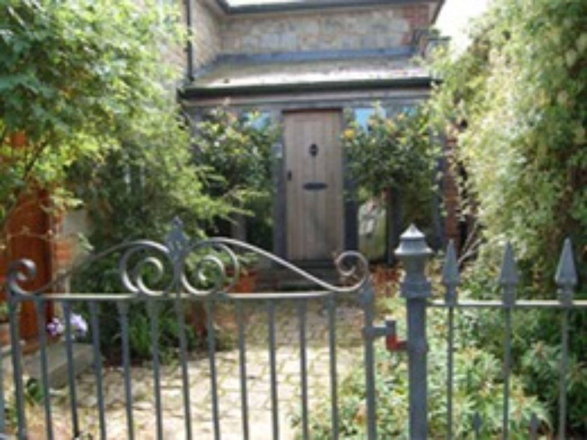 The Old Forge Bed & Breakfast East Kennett Екстериор снимка