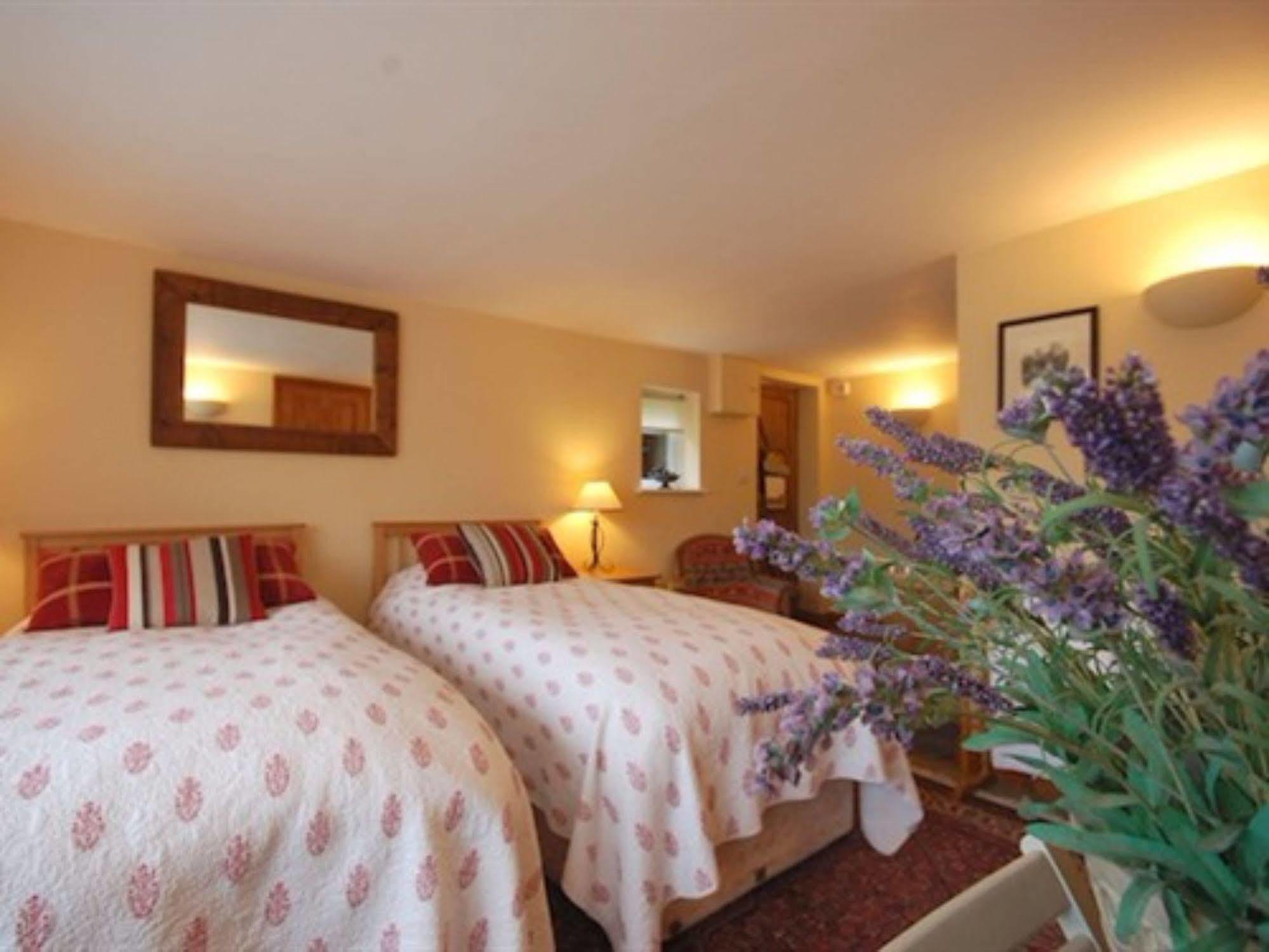 The Old Forge Bed & Breakfast East Kennett Екстериор снимка
