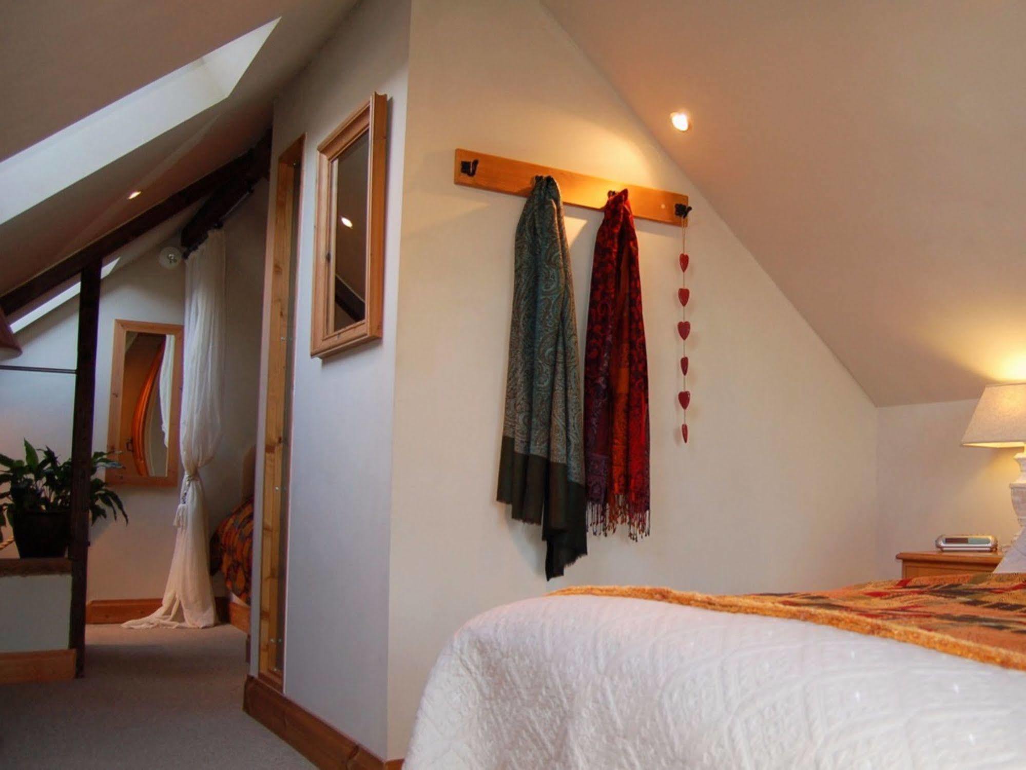 The Old Forge Bed & Breakfast East Kennett Екстериор снимка