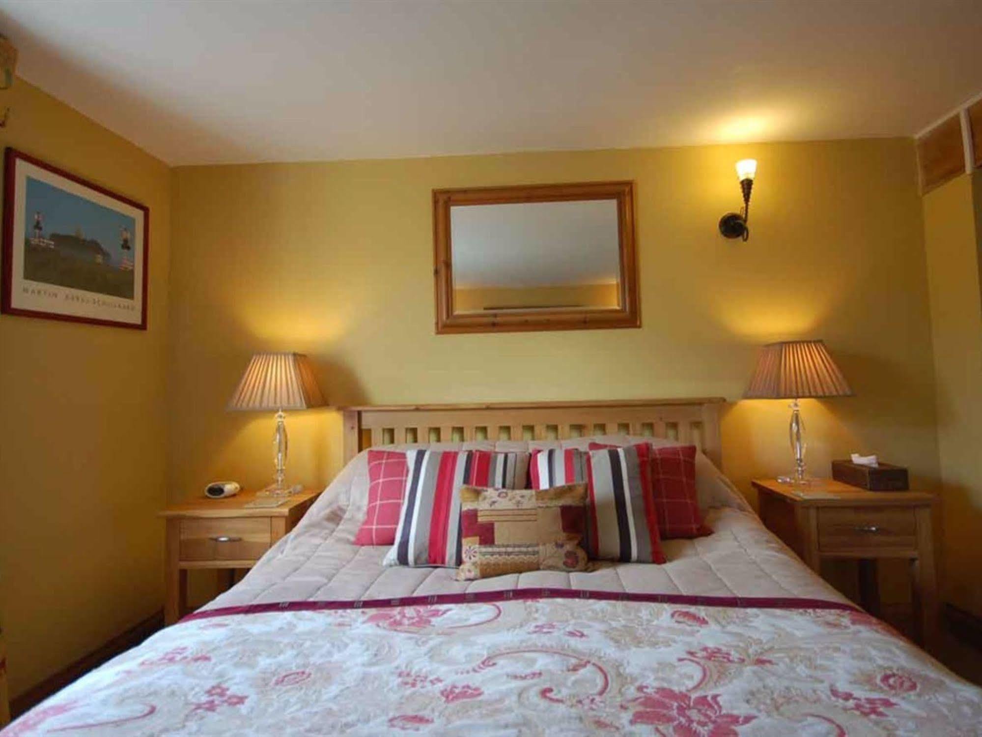 The Old Forge Bed & Breakfast East Kennett Екстериор снимка