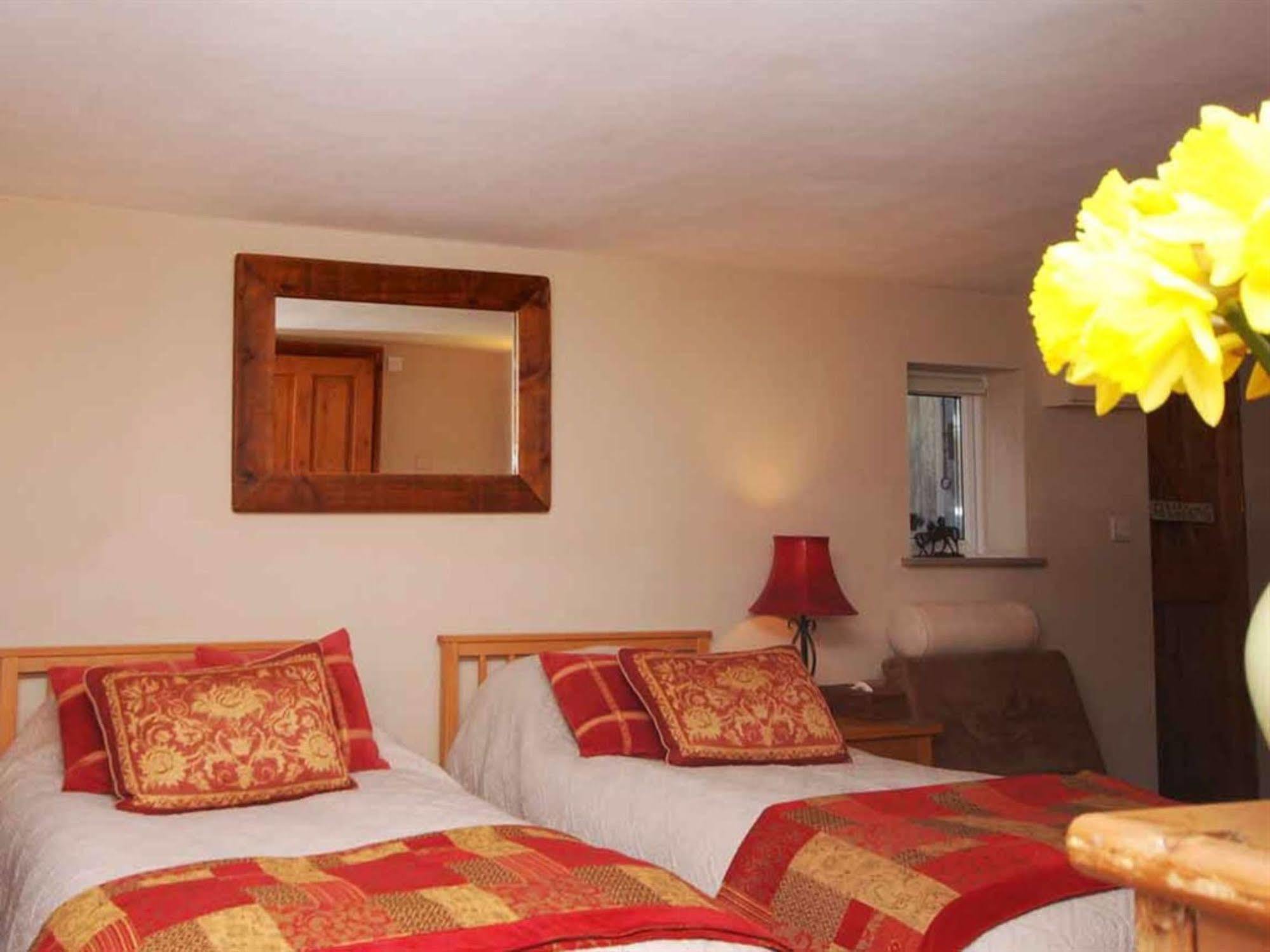 The Old Forge Bed & Breakfast East Kennett Екстериор снимка