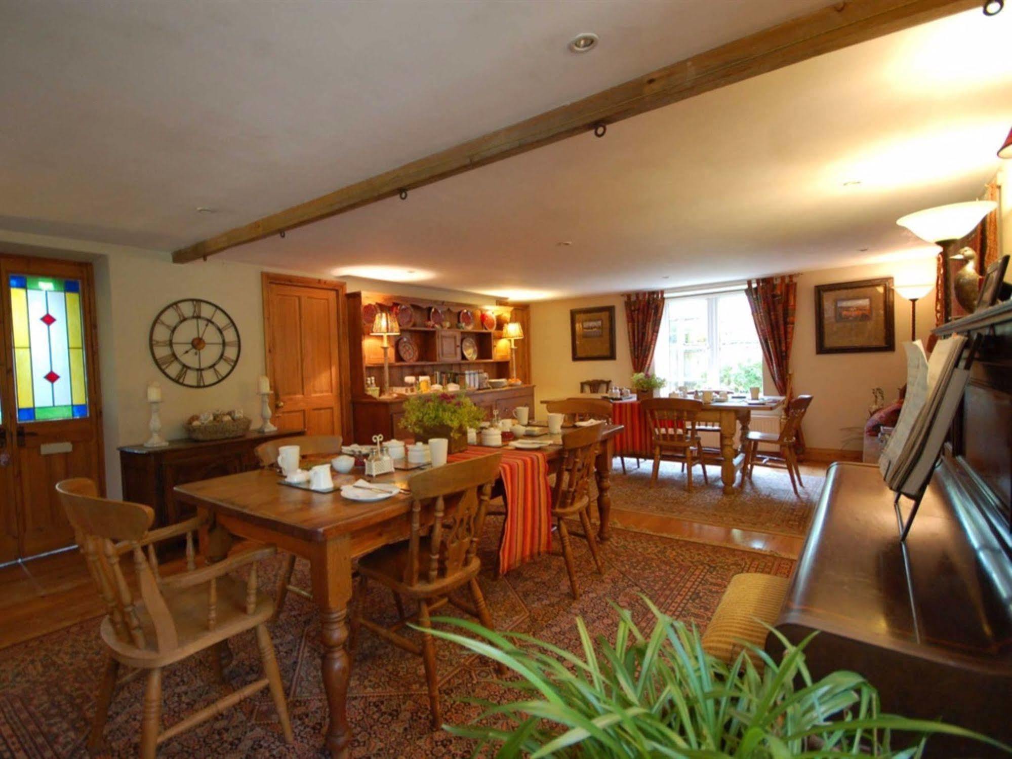 The Old Forge Bed & Breakfast East Kennett Екстериор снимка