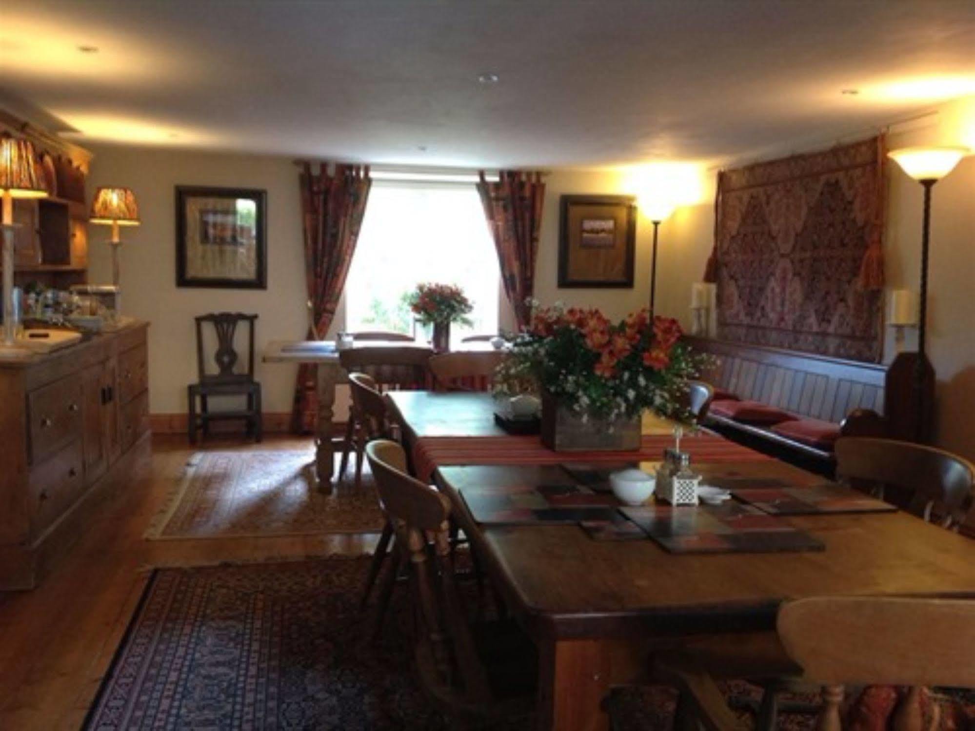 The Old Forge Bed & Breakfast East Kennett Екстериор снимка