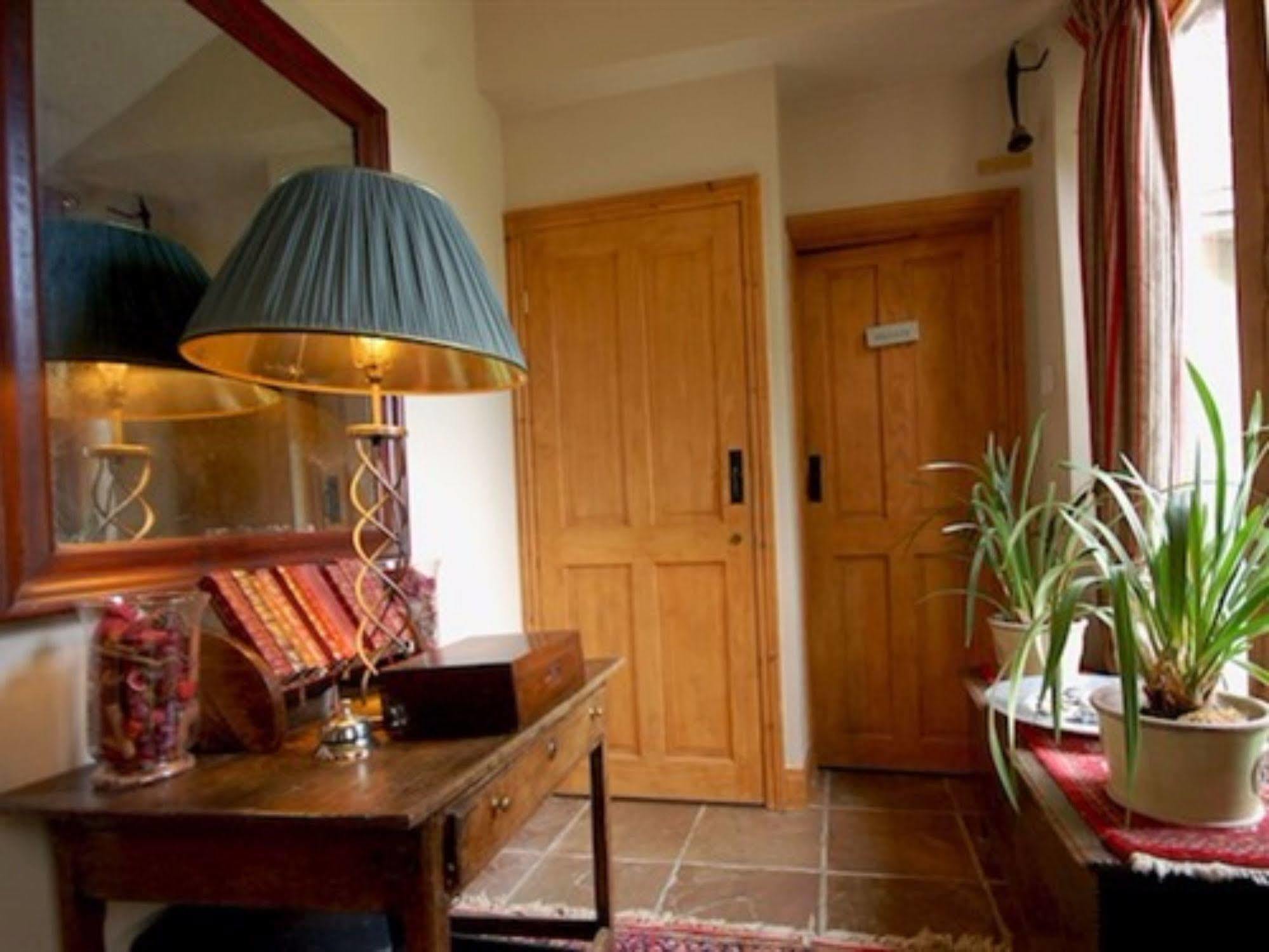 The Old Forge Bed & Breakfast East Kennett Екстериор снимка